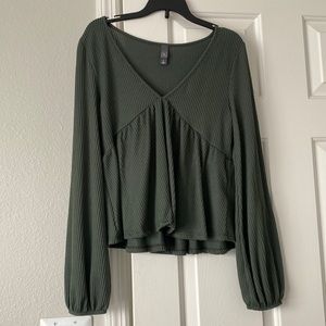 Green Small low neckline long sleeve
